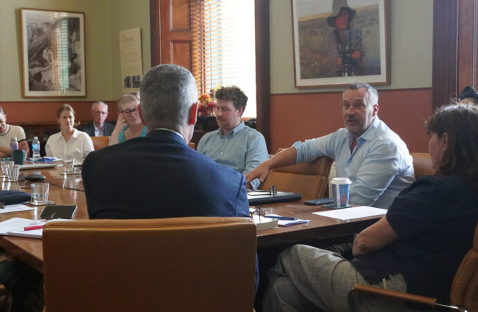 Art Attack: Minister Meets with PSA Members