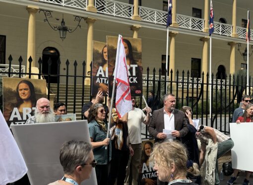 Art Gallery protest crosses The Domain to Parliament